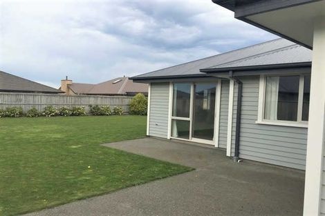 Photo of property in 28 Huntingdon Drive, Rangiora, 7400