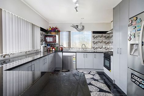 Photo of property in 4184 Great North Road, Glendene, Auckland, 0602