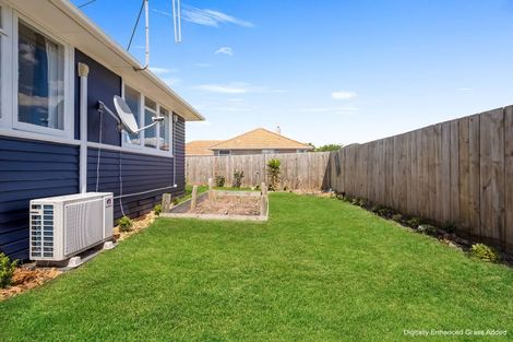 Photo of property in 15 Hockin Place, Fairfield, Hamilton, 3214