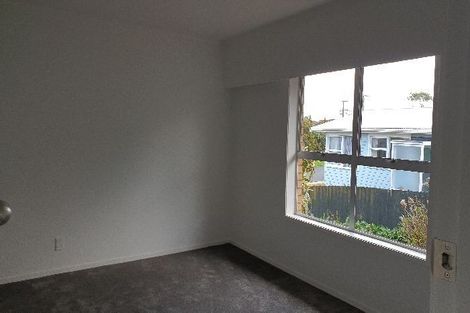 Photo of property in 2/8 Tobruk Crescent, Milford, Auckland, 0620