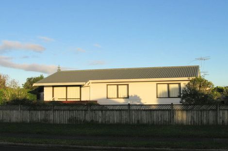 Photo of property in 102 Florence Avenue, Orewa, 0931