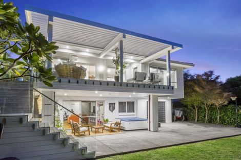 Photo of property in 9 Sandown Road, Rothesay Bay, Auckland, 0630