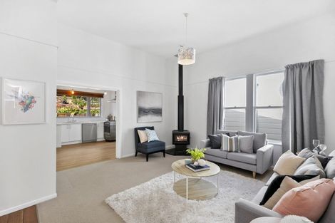 Photo of property in 16 Woburn Road, Northland, Wellington, 6012