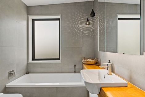 Photo of property in 81 Piha Road, Piha, New Lynn, 0772