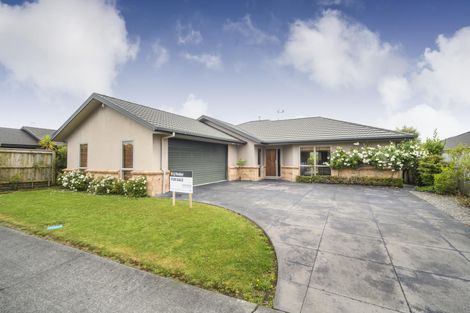 Photo of property in 21 Johnstone Drive, Fitzherbert, Palmerston North, 4410