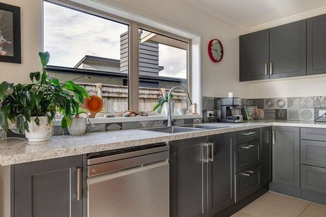 Photo of property in 6 Silkwood Place, Fitzherbert, Palmerston North, 4410