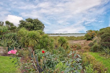 Photo of property in 16 Waimarino Road, Weymouth, Auckland, 2103