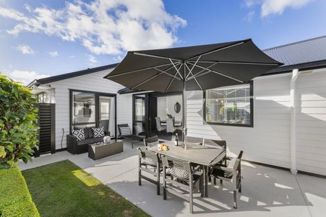 Photo of property in 30 Hiria Crescent, Papamoa Beach, Papamoa, 3118