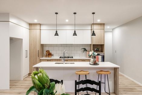 Photo of property in 10 Tarras Road, Kumeu, 0810