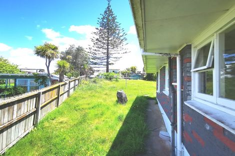 Photo of property in 1 Sealy Road, Torbay, Auckland, 0630