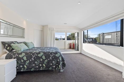 Photo of property in 7 Frieston Road, Milford, Auckland, 0620