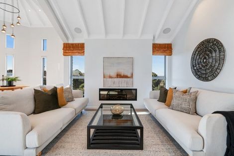 Photo of property in 1/4 Roberts Road, Matakatia, Whangaparaoa, 0930