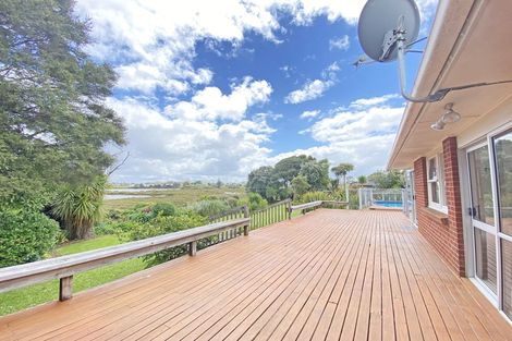 Photo of property in 65 Edgewater Drive, Pakuranga, Auckland, 2010