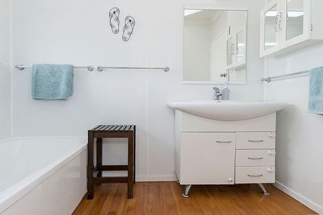 Photo of property in 44 Ruamahanga Crescent, Terrace End, Palmerston North, 4410