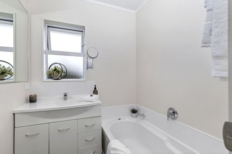 Photo of property in 2/40 Coronation Road, Hillcrest, Auckland, 0627