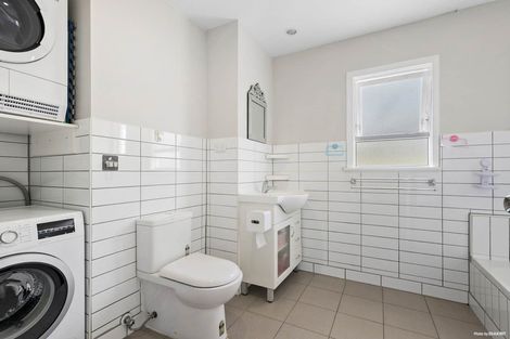 Photo of property in 19 Diana Drive, Glenfield, Auckland, 0627