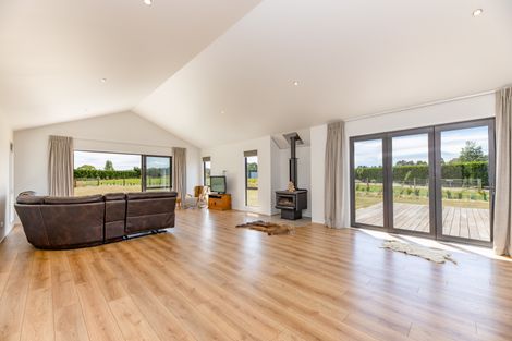 Photo of property in 32 Cridges Road, Darfield, 7510