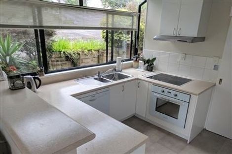 Photo of property in 2/41 Radiata Lane, Chatswood, Auckland, 0626