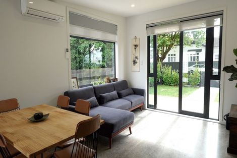 Photo of property in 28 Mere Mere Avenue, Palmerston North, 4414