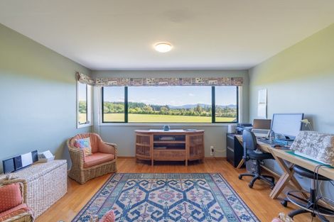 Photo of property in 132 Round Hill Road, Loburn, 7472