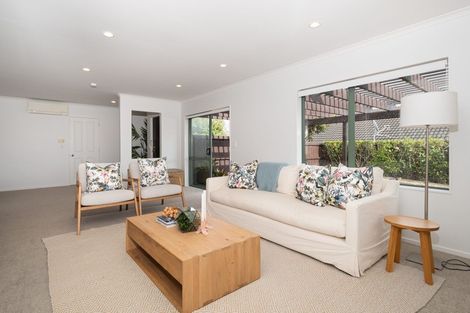 Photo of property in 32 Rush Creek Drive, Westgate, Auckland, 0614