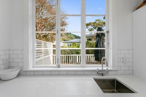 Photo of property in 6 Kowhai Street, Eastbourne, Lower Hutt, 5013