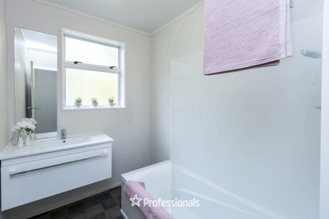 Photo of property in 29 Edelweiss Grove, Timberlea, Upper Hutt, 5018