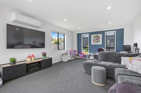 Photo of property in 27 Smith Street, Lepperton, New Plymouth, 4373