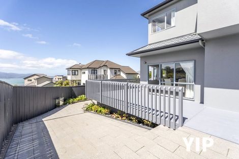 Photo of property in 3 Forbes Lane, Newlands, Wellington, 6037