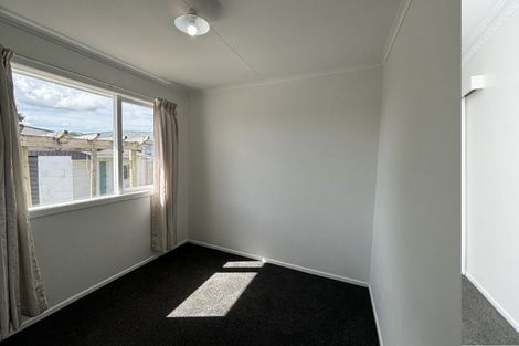 Photo of property in 77 Collins Road, Melville, Hamilton, 3206