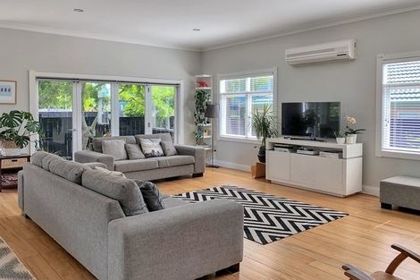 Photo of property in 1/1 Birkley Road, Bayswater, Auckland, 0622