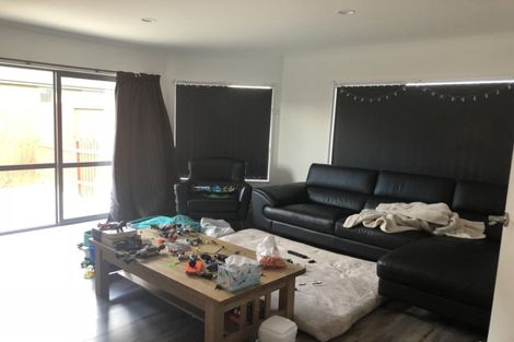 Photo of property in 22 Whitford Place, Rototuna North, Hamilton, 3210