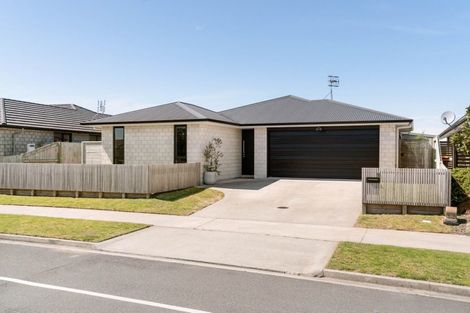 Photo of property in 11 Livingstone Drive, Papamoa Beach, Papamoa, 3118