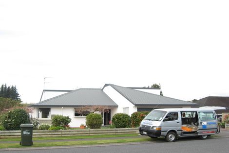 Photo of property in 54 Karina Road, Merrilands, New Plymouth, 4312