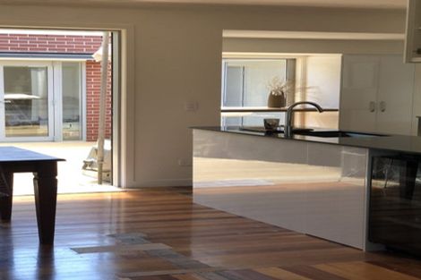 Photo of property in 2/1 Korau Road, Greenlane, Auckland, 1051