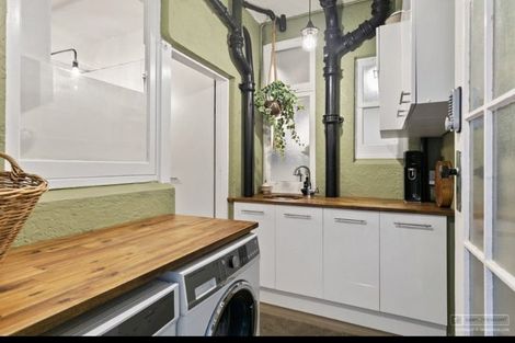 Photo of property in Sunhaven Flats, 262 Oriental Parade, Oriental Bay, Wellington, 6011