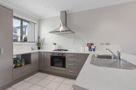 Photo of property in 9f Clearwater Cove, West Harbour, Auckland, 0618