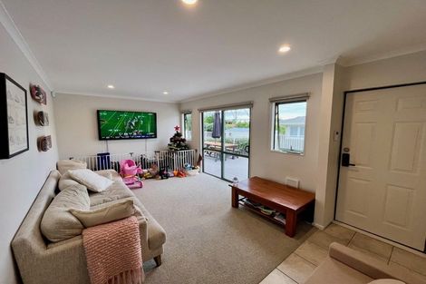 Photo of property in 12a Grainger Road, Te Atatu South, Auckland, 0610