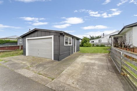 Photo of property in 15 Fox Street, Woodville, 4920