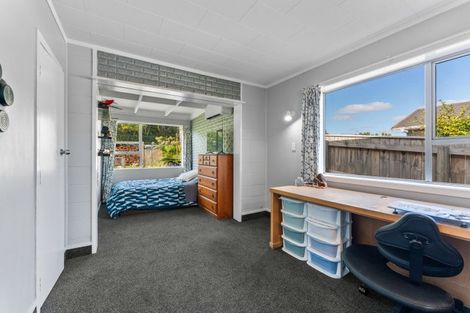 Photo of property in 6 Regents Grove, Richmond Heights, Taupo, 3330