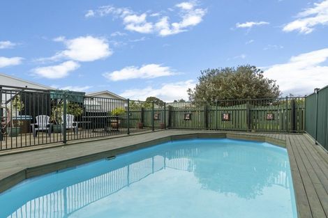 Photo of property in 75-77 Beach Road, Katikati, 3129