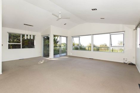 Photo of property in 1/23 Parr Terrace, Castor Bay, Auckland, 0620