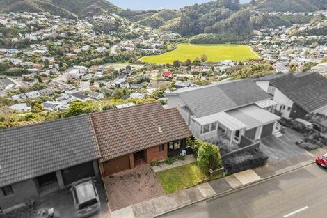 Photo of property in 16a Parklands Drive, Karori, Wellington, 6012