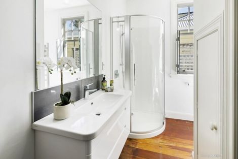 Photo of property in 10 Harriett Street, Thorndon, Wellington, 6011