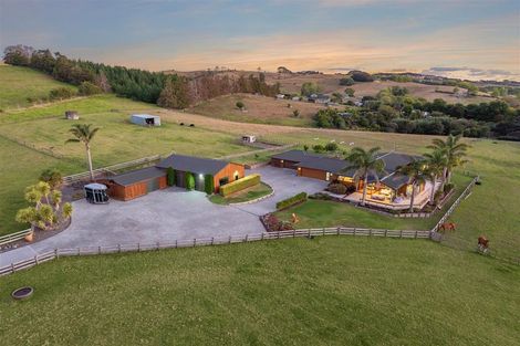 Photo of property in 883 Peak Road, Helensville, 0875