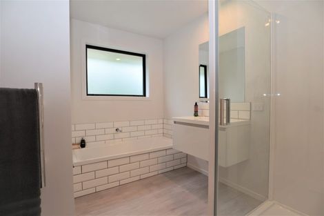 Photo of property in 5 North Foreland Street, Waihola, Milton, 9073