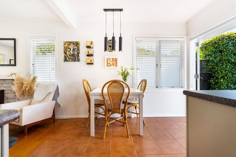 Photo of property in 5 Kervil Avenue, Te Atatu Peninsula, Auckland, 0610