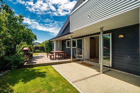 Photo of property in 1 Koru Way, Wanaka, 9305