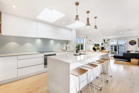 Photo of property in 2/11 Hart Road, Hauraki, Auckland, 0622