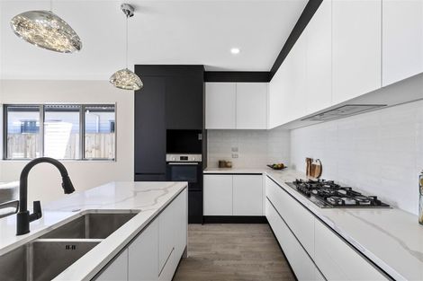 Photo of property in 20 Gilbransen Road, Kumeu, 0810